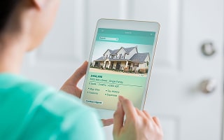 How Should Sellers Price Their Homes to Attract Buyers While Maximizing Value in Nevada?